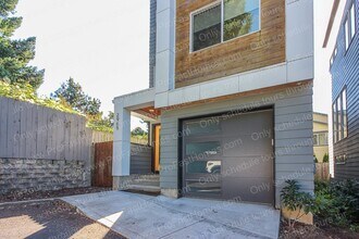 2968 SE 92nd Ave in Portland, OR - Building Photo - Building Photo