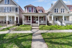 3205-3207 N Bartlett Ave in Milwaukee, WI - Building Photo