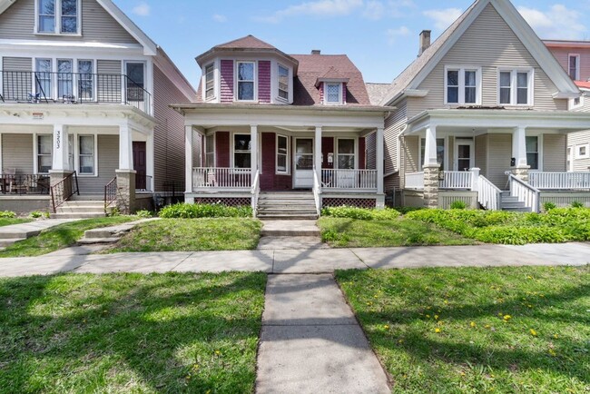 3205-3207 N Bartlett Ave