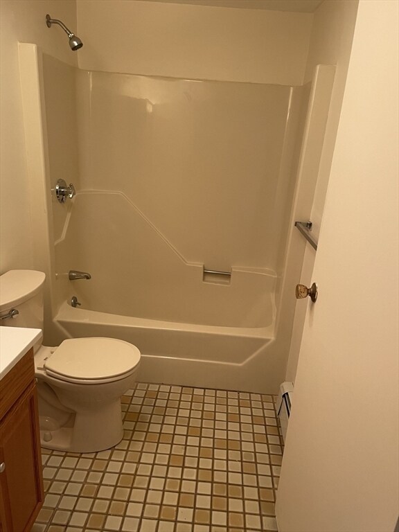 42 Cambridge Rd, Unit 2 in Woburn, MA - Building Photo - Building Photo