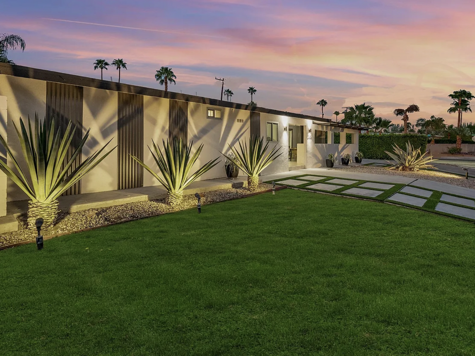 2080 E McManus Dr in Palm Springs, CA - Building Photo