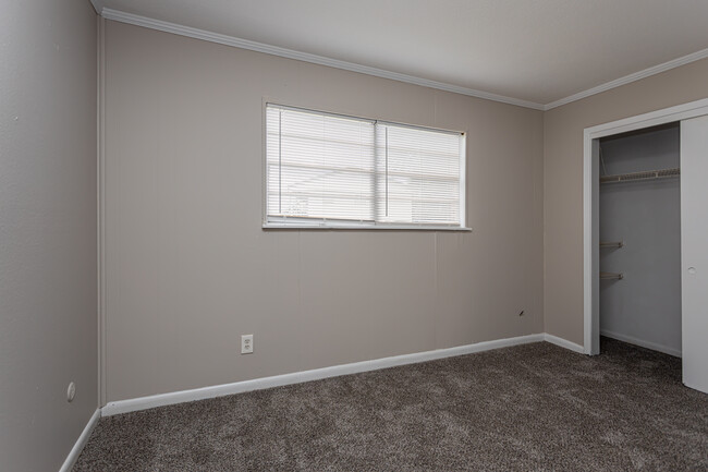 Quinn Bayou in Milton, FL - Building Photo - Interior Photo