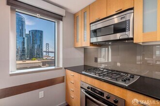 333 1st St in San Francisco, CA - Building Photo - Building Photo