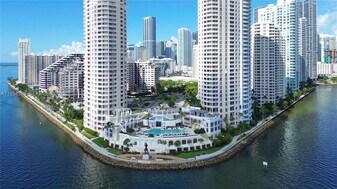 848 Brickell Key Dr, Unit 306 in Miami, FL - Building Photo