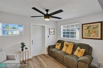 6128 SW 39th St in Miramar, FL - Building Photo - Building Photo