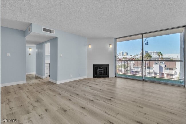 property at 725 N Royal Crest Cir