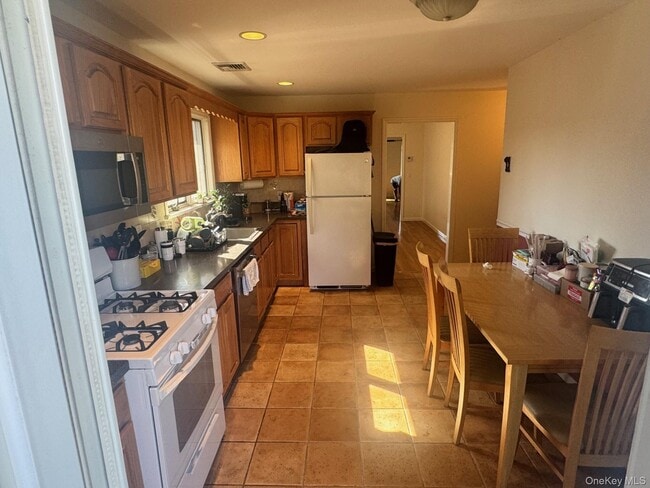 34 Cypress St in Yonkers, NY - Building Photo - Building Photo