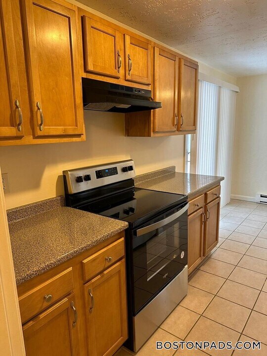 2 Vista Ln in Spencer, MA - Building Photo