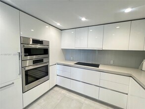 7832 Collins Ave in Miami Beach, FL - Building Photo - Building Photo