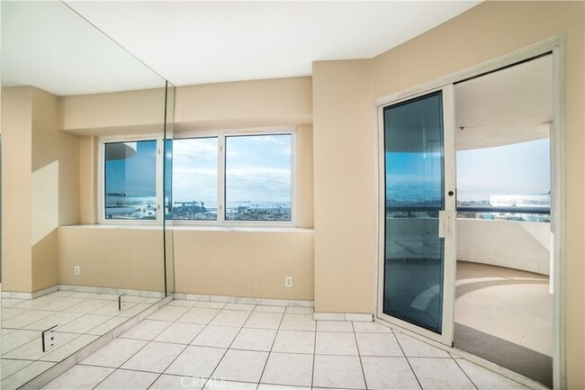 525 E Seaside Way, Unit 806 in Long Beach, CA - Foto de edificio - Building Photo