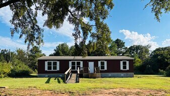 1730 Lavender Rd in Gilmer, TX - Building Photo