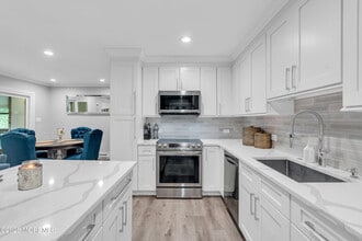 67 Overlook Way in Englishtown, NJ - Building Photo - Building Photo