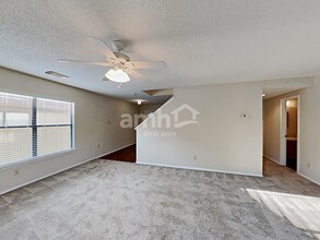 10310 Overland Crk in San Antonio, TX - Building Photo - Building Photo