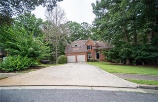 6125 Westminister Green in Suwanee, GA - Building Photo
