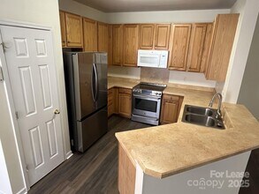 8603 Wandering Creek Way in Charlotte, NC - Building Photo - Building Photo