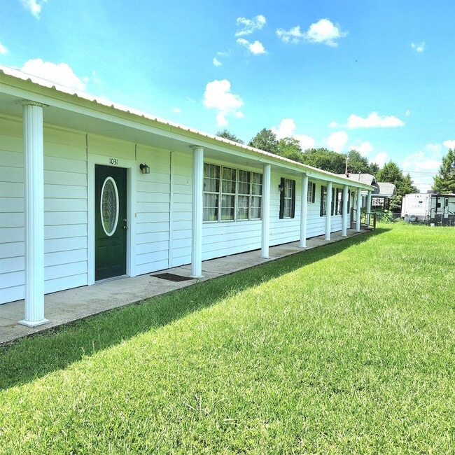 1031 W Verdine St in Sulphur, LA - Building Photo - Building Photo