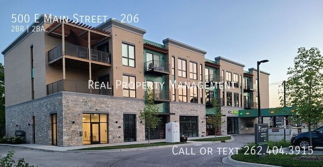 500 E Main St in Waterford, WI - Building Photo - Building Photo