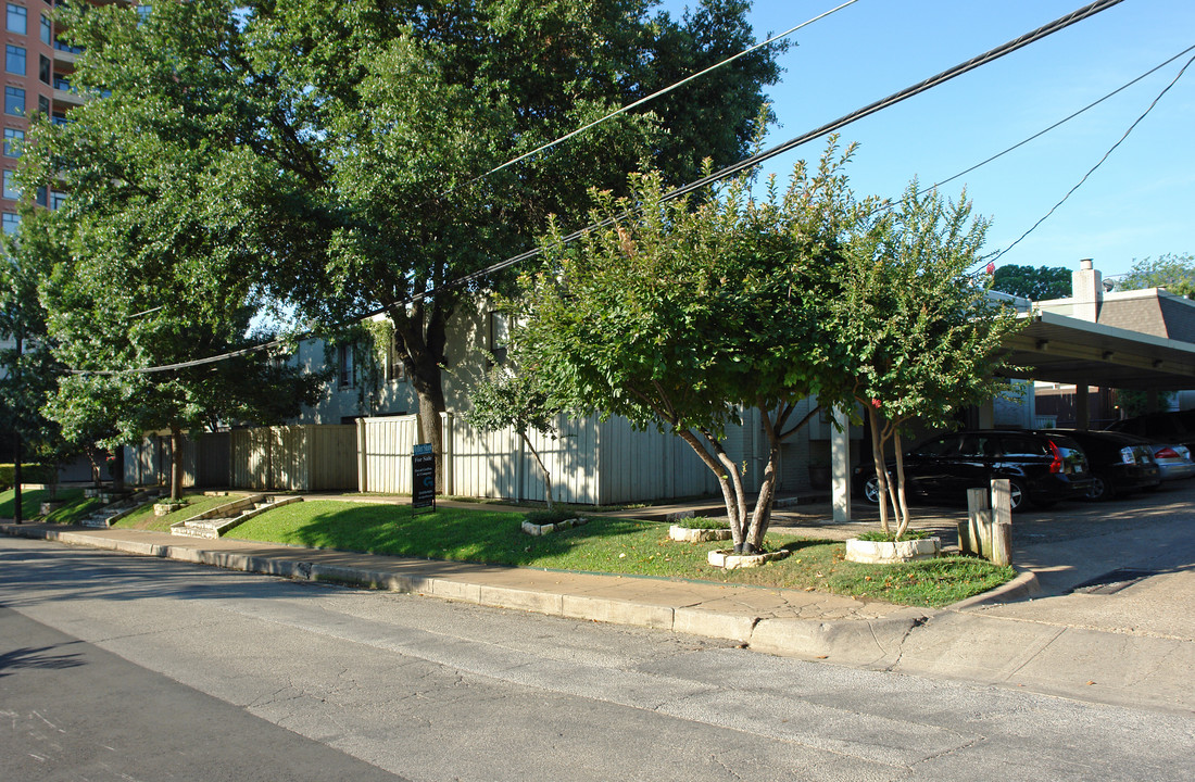 2727 Hood St in Dallas, TX - Building Photo