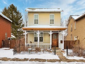 130 Boroview Ave in Carnegie, PA - Building Photo