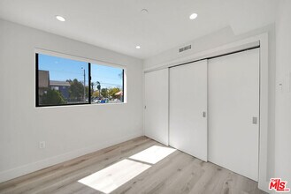 408 1/2 N Kenmore Ave in Los Angeles, CA - Building Photo - Building Photo
