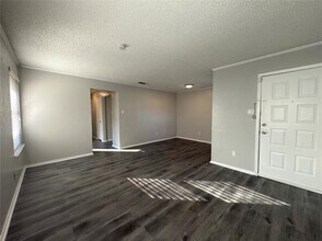 8912 Greenmound Ave in Dallas, TX - Building Photo - Building Photo