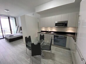 1010 Brickell Ave, Unit 4710 in Miami, FL - Building Photo - Building Photo