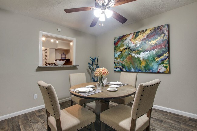 Twelve33 At Cavender in Hurst, TX - Foto de edificio - Building Photo