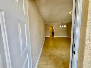 10008 Twin Lakes Dr in Coral Springs, FL - Building Photo - Building Photo