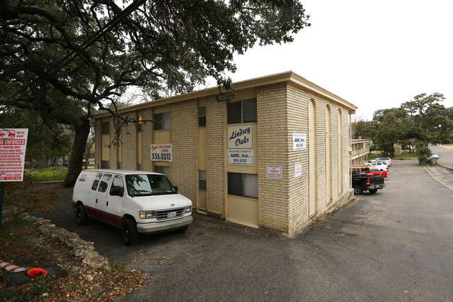 Lindsay Oaks Apartments