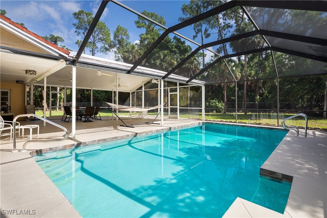 5335 Tallowood Way in Naples, FL - Foto de edificio