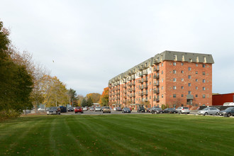 Canterbury Arms in Brockton, MA - Foto de edificio - Building Photo