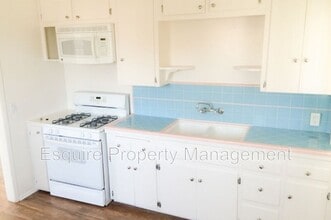 2044 Chapel Dr in Camarillo, CA - Building Photo - Building Photo