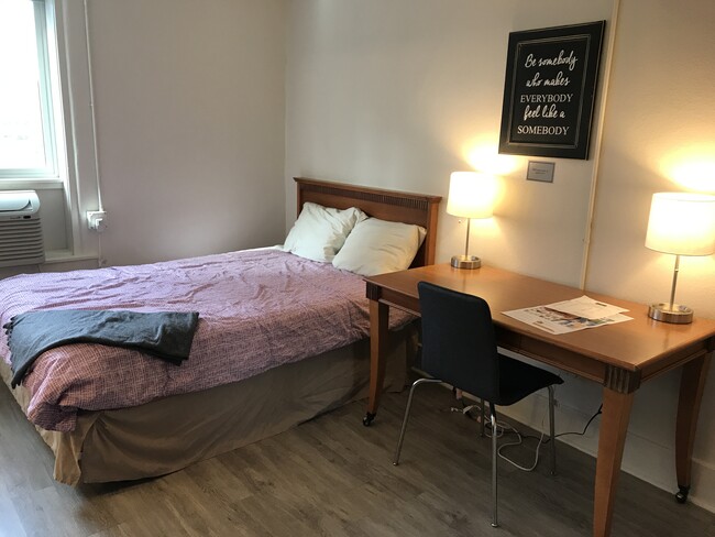 101 Center E St, Unit 203