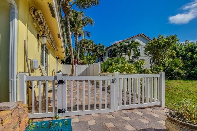 1123 Highland Beach Dr, Unit 5 in Highland Beach, FL - Building Photo - Building Photo
