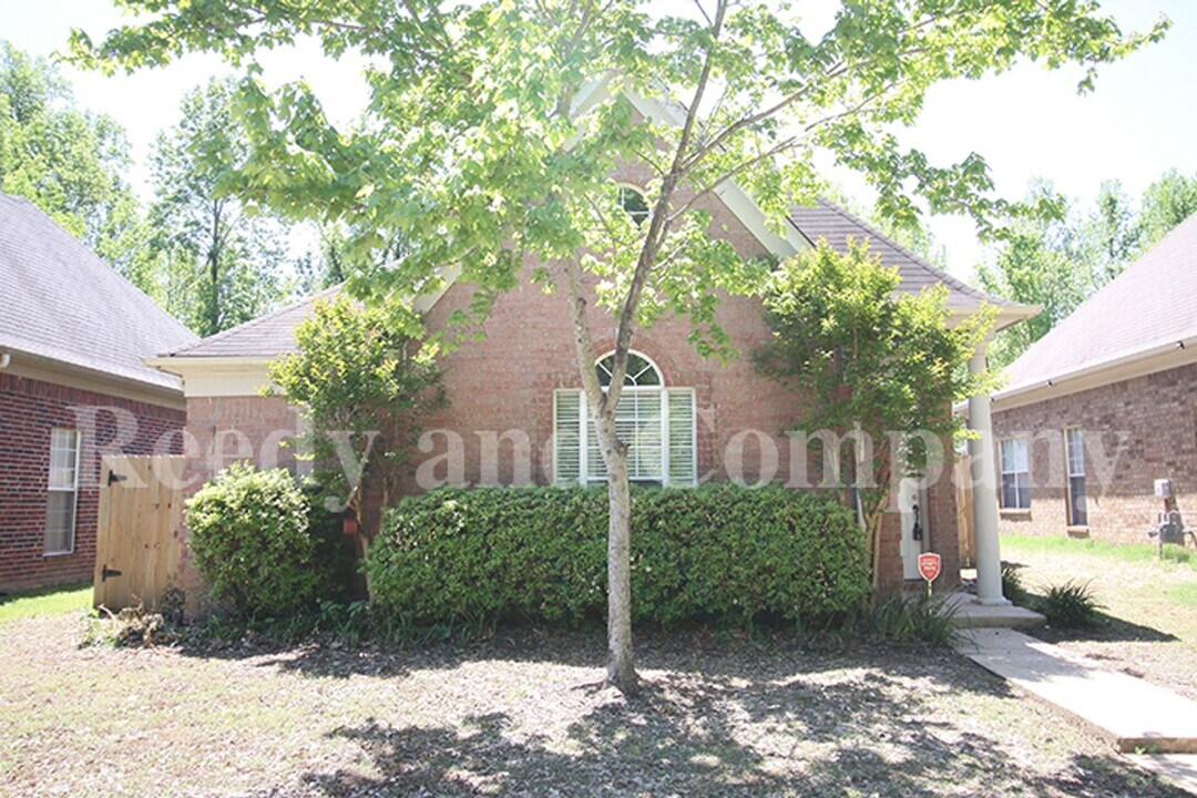 7063 Parkbrook Ln in Cordova, TN - Building Photo