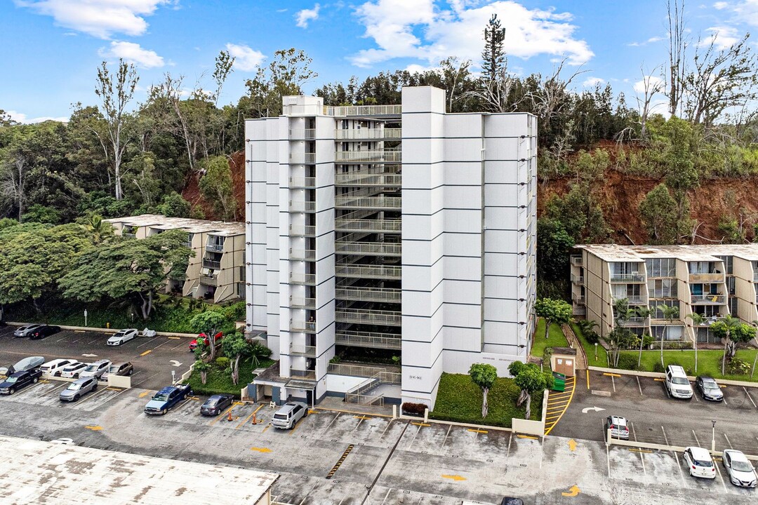 95-061 Waikalani Dr in Mililani, HI - Foto de edificio