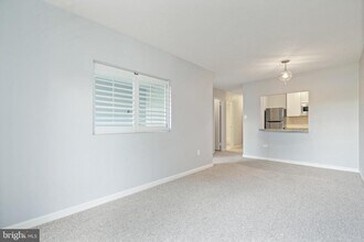 4600 S Four Mile Run Dr in Arlington, VA - Building Photo - Building Photo