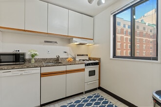 1420 N St NW, Unit 513 in Washington, DC - Building Photo - Building Photo