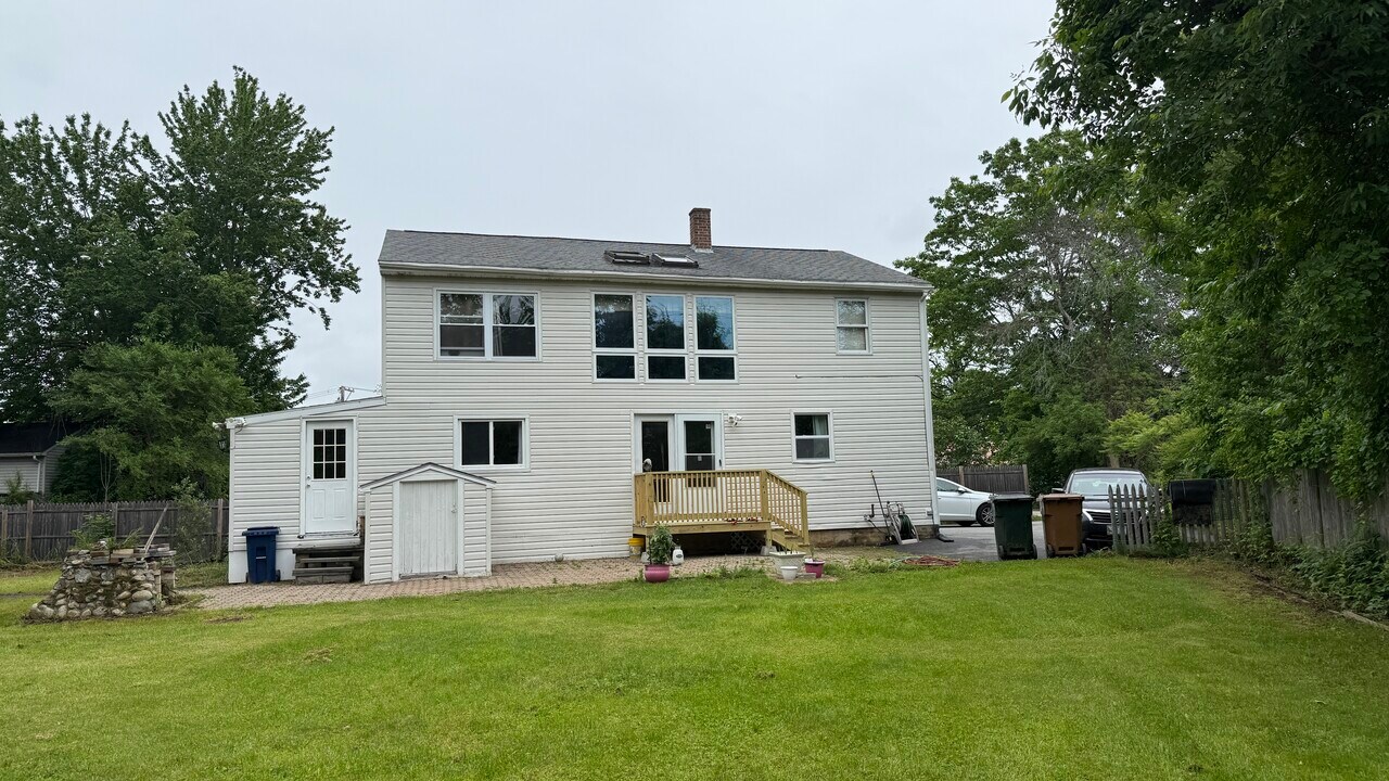 2 Wood Ave in Saco, ME - Building Photo