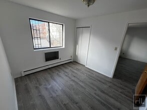 111 STREET in Queens, NY - Foto de edificio - Building Photo