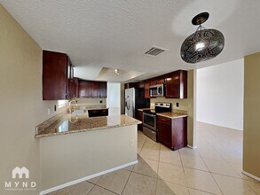 10037 E Stella Rd in Tucson, AZ - Foto de edificio - Building Photo