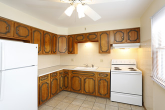 Mecherle Apartments in Bloomington, IL - Foto de edificio - Interior Photo