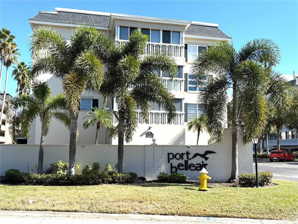 147 Bluff View Dr in Belleair Bluffs, FL - Building Photo