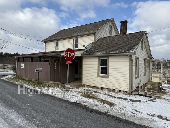 2296 Valley Rd in Manheim, PA - Building Photo - Building Photo