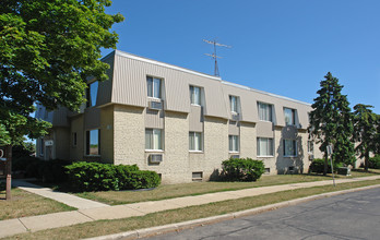 Durand Plaza in Racine, WI - Building Photo - Building Photo