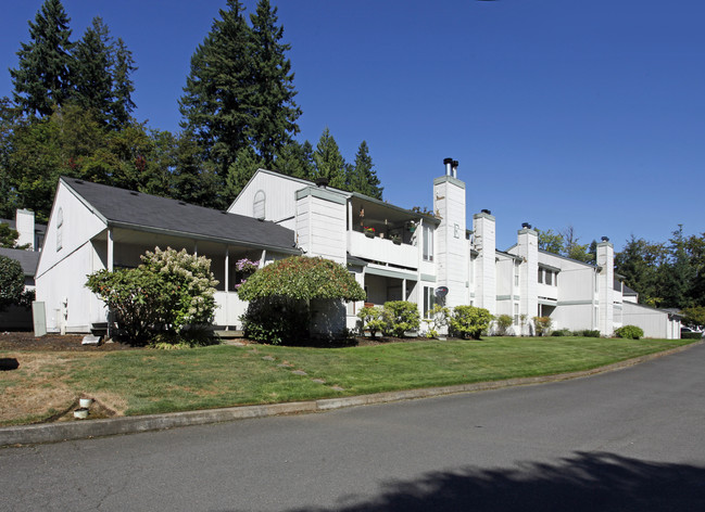 Water's Edge Apartments in Vancouver, WA - Building Photo - Building Photo