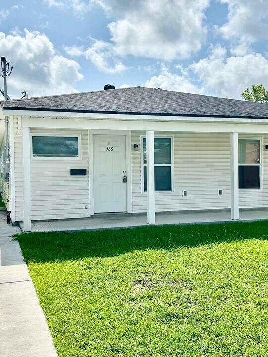 526 Live Oak Blvd in Baton Rouge, LA - Foto de edificio
