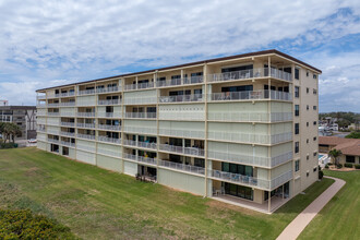 Ocean Pines in Cocoa Beach, FL - Building Photo - Building Photo