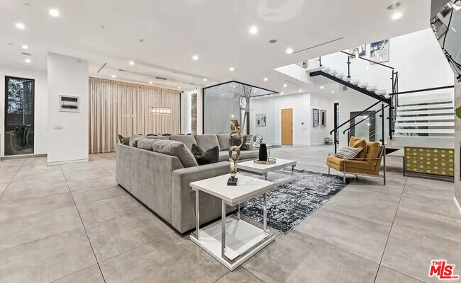 742 N Cherokee Ave in Los Angeles, CA - Building Photo - Building Photo