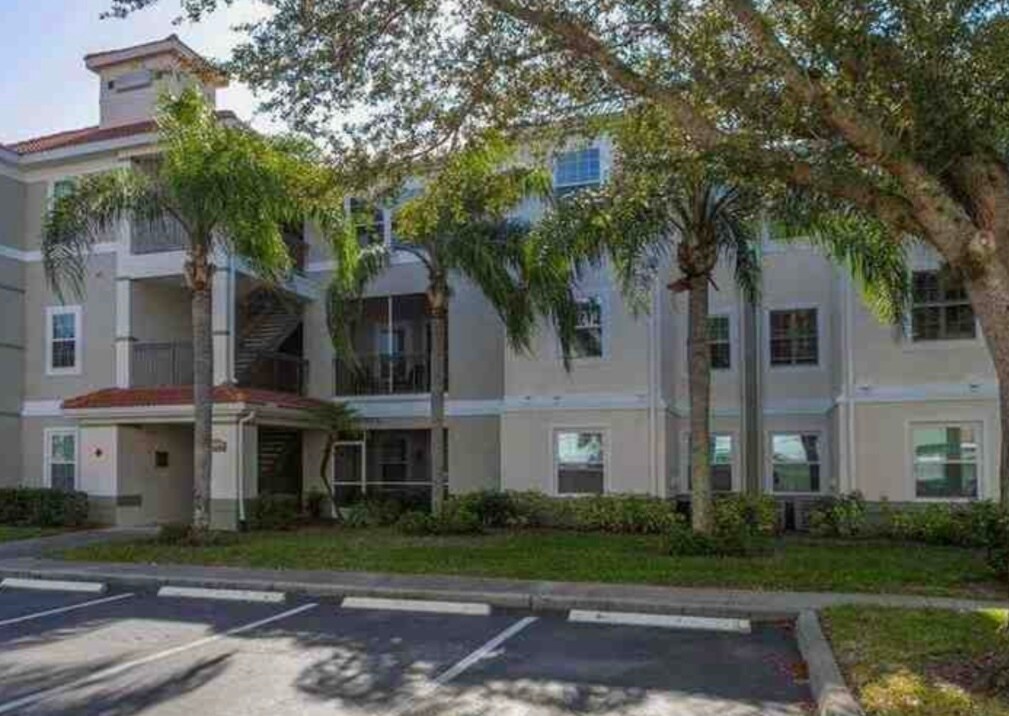 23580 Walden Center Dr, Unit 107 in Estero, FL - Building Photo